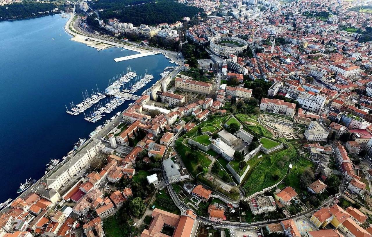 Carducci Apartment - Center Pula Exterior photo